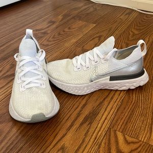 Nike Flyknit Women’s Running Sneakers